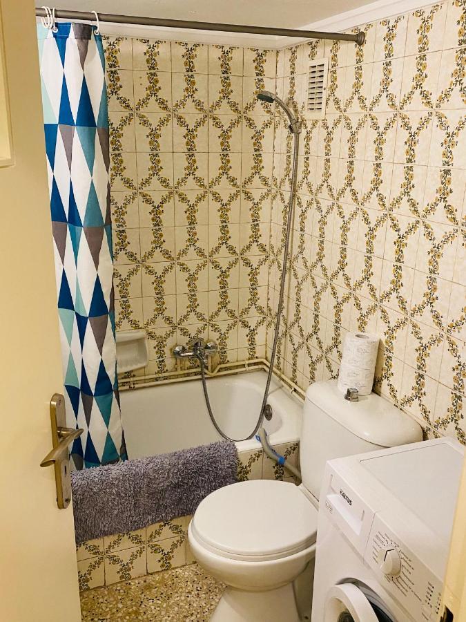 Metaxourgio Spacious Two Bedroom Apartment Athena Bagian luar foto