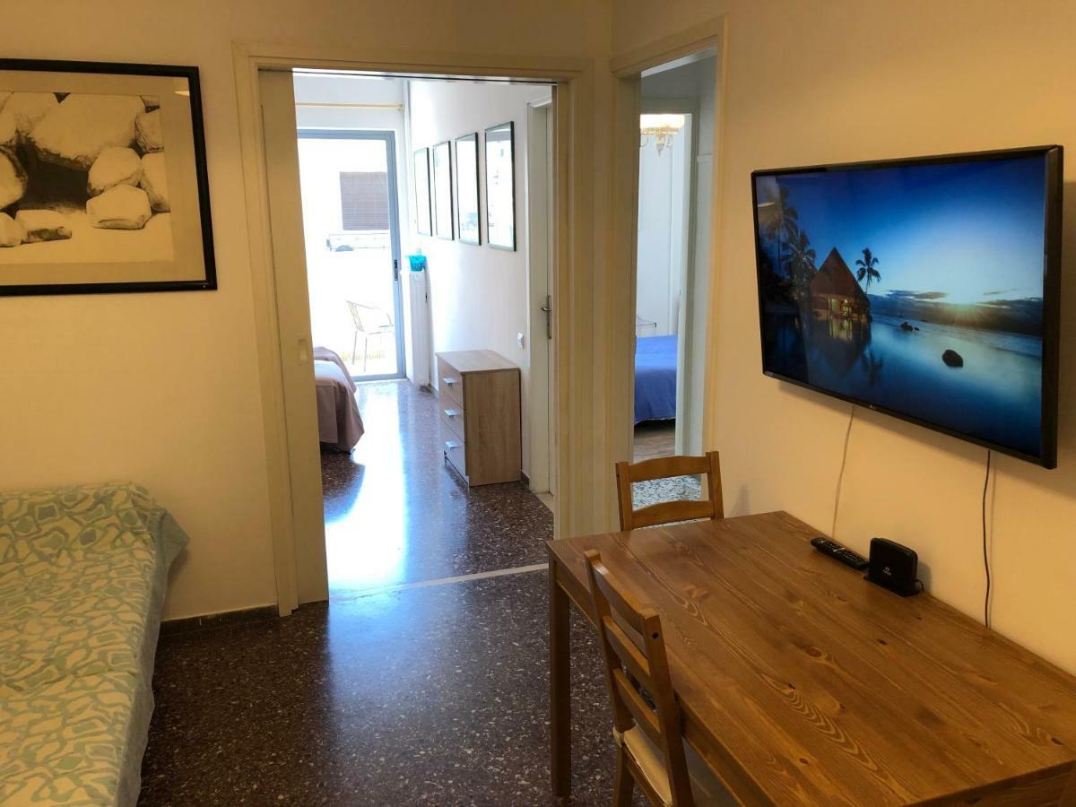 Metaxourgio Spacious Two Bedroom Apartment Athena Bagian luar foto